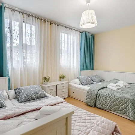 Apartment Yellow 3 Bedroom Large For 10 Guests