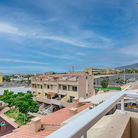 Yellow 3 Bedroom Large For 10 Guests Apartman *